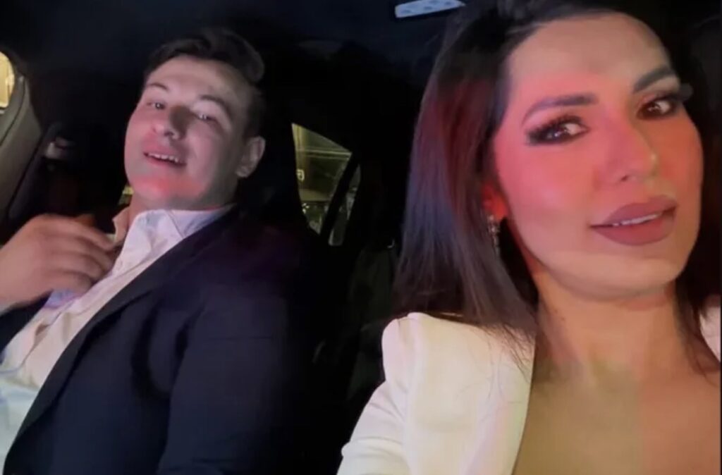 Tanja Savić u belom, a njen 11 godina mlađi dečko&hellip;