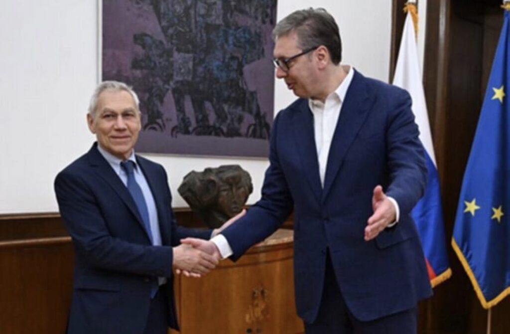 VUČIĆ PREDAO BOCAN-HARČENKU PISMO ZA PUTINA Predsednik čestitao Dan pobede:&hellip;