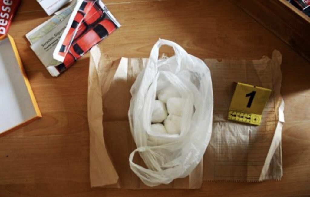 ODUZETI MDMA, MARIHUANA I PEČURKE: Hapšenje u Kragujevcu, lisice stavljene&hellip;