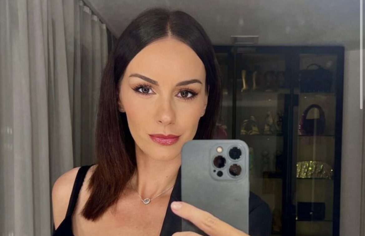 Sloboda Mićalović ima 44 godine, a lice bez bora! Otkrila tajnu mladolikosti: „Svako veče to obavezno radim“