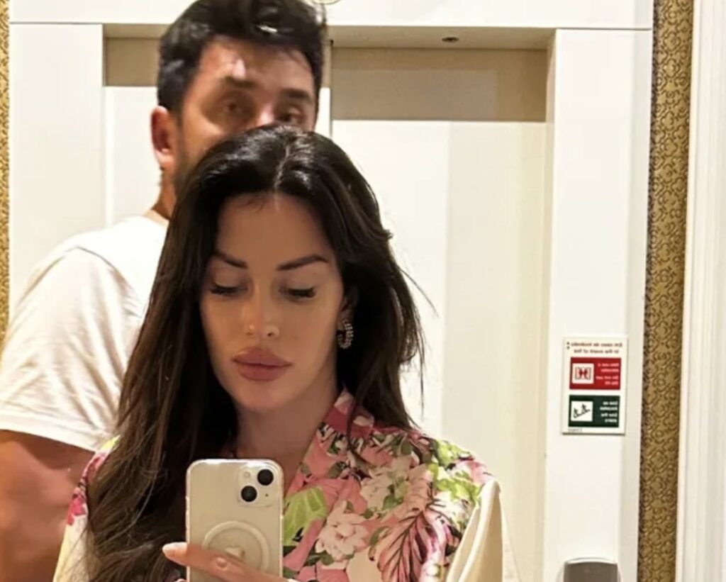 ŠOK-PORUKA NA PROFILU ŽENE OGNJENA AMIDŽIĆA! Mina uzburkala javnost jednim&hellip;