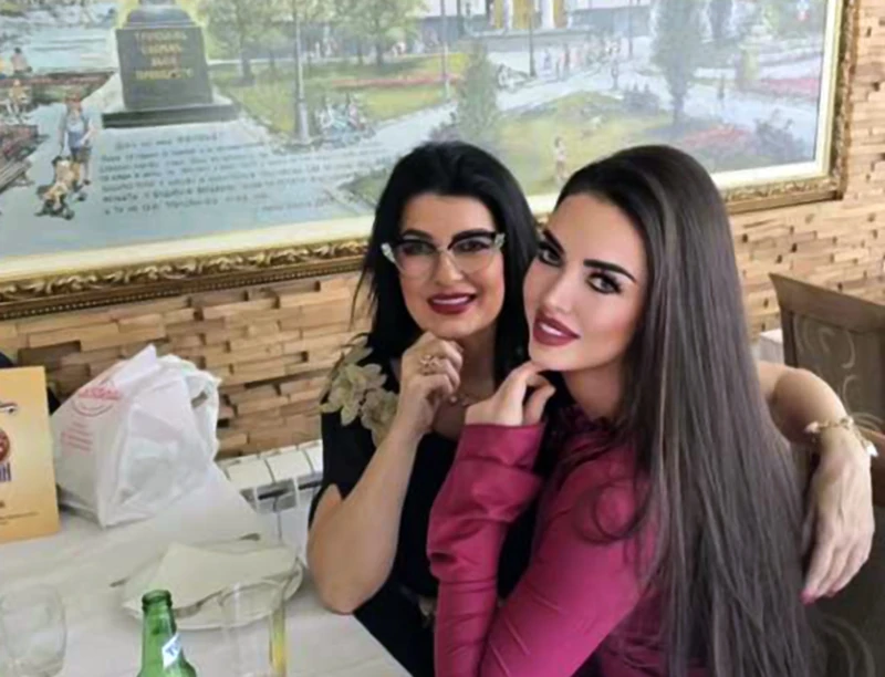 DUGA CRNA KOSA, TANAK STRUK I OBLINE, A DIPLOMIRALA FIZIKU&hellip;