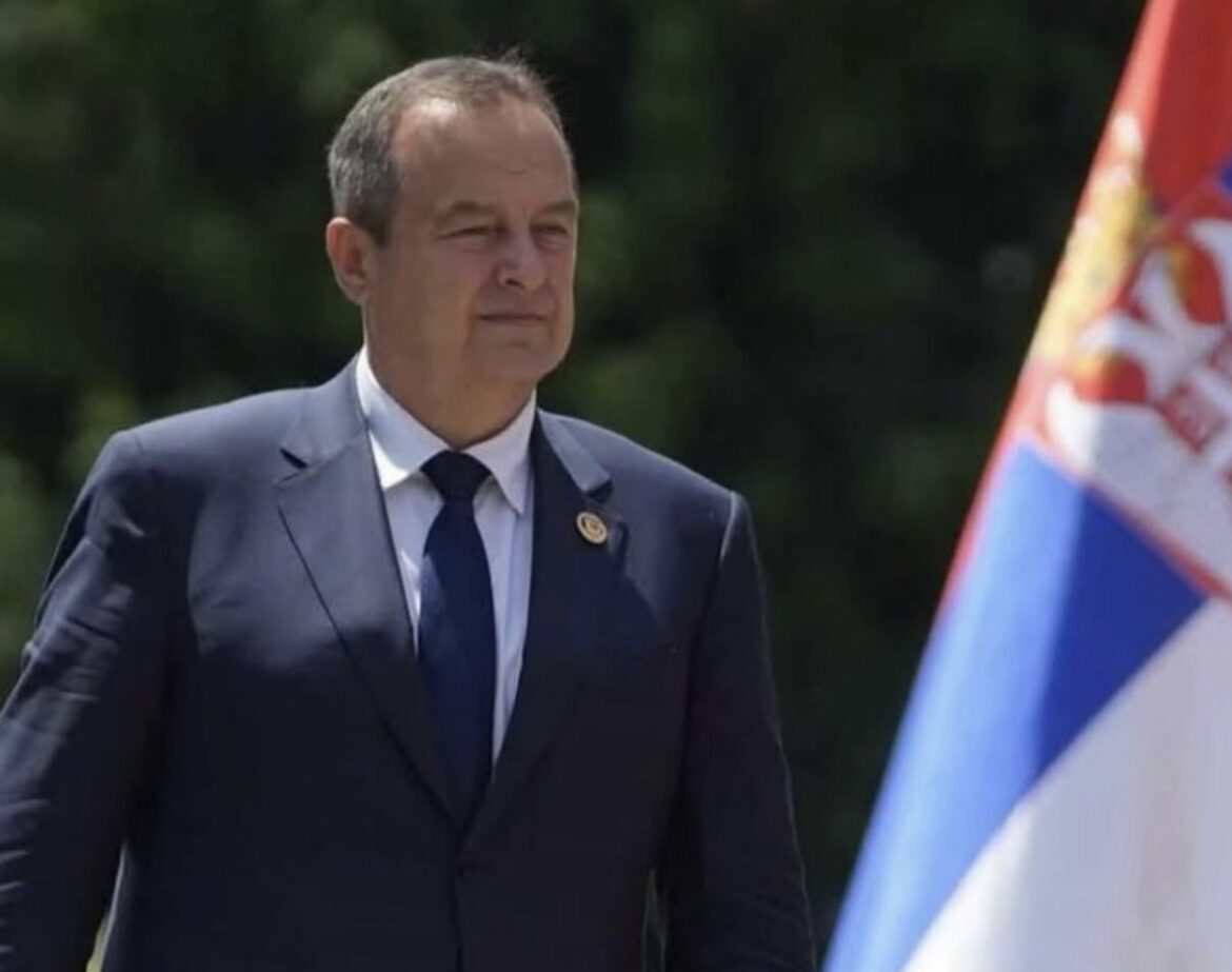 ЈAČANJE BEZBEDNOSNE SARADNJE: Dačić sa predsednikom Angole u Voјnotehničkom institutu