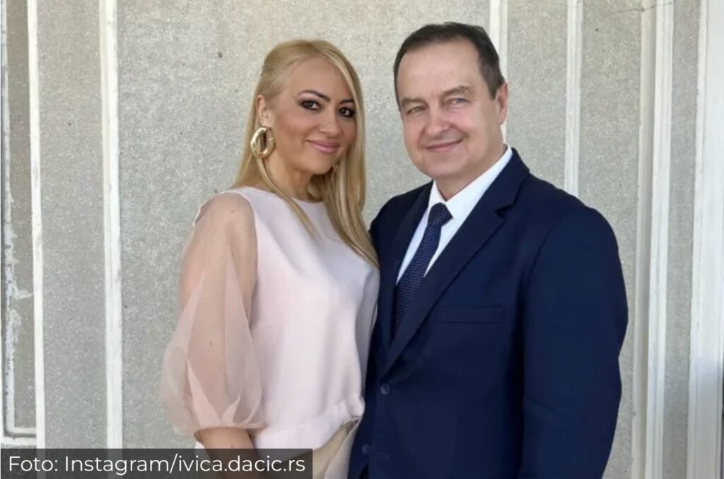 Ministar Dačić objavio fotografiju sa suprugom, uputio joj emotivne reči:&hellip;