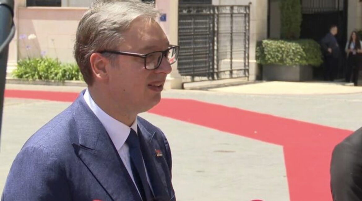 „TADA IM NISU SMETALI, TADA SU BILI DIVNI MOMCI“ Vučić o vraćenim državljanima Srbije iz Tivta – baš oni su pomagali Crnogorcima!