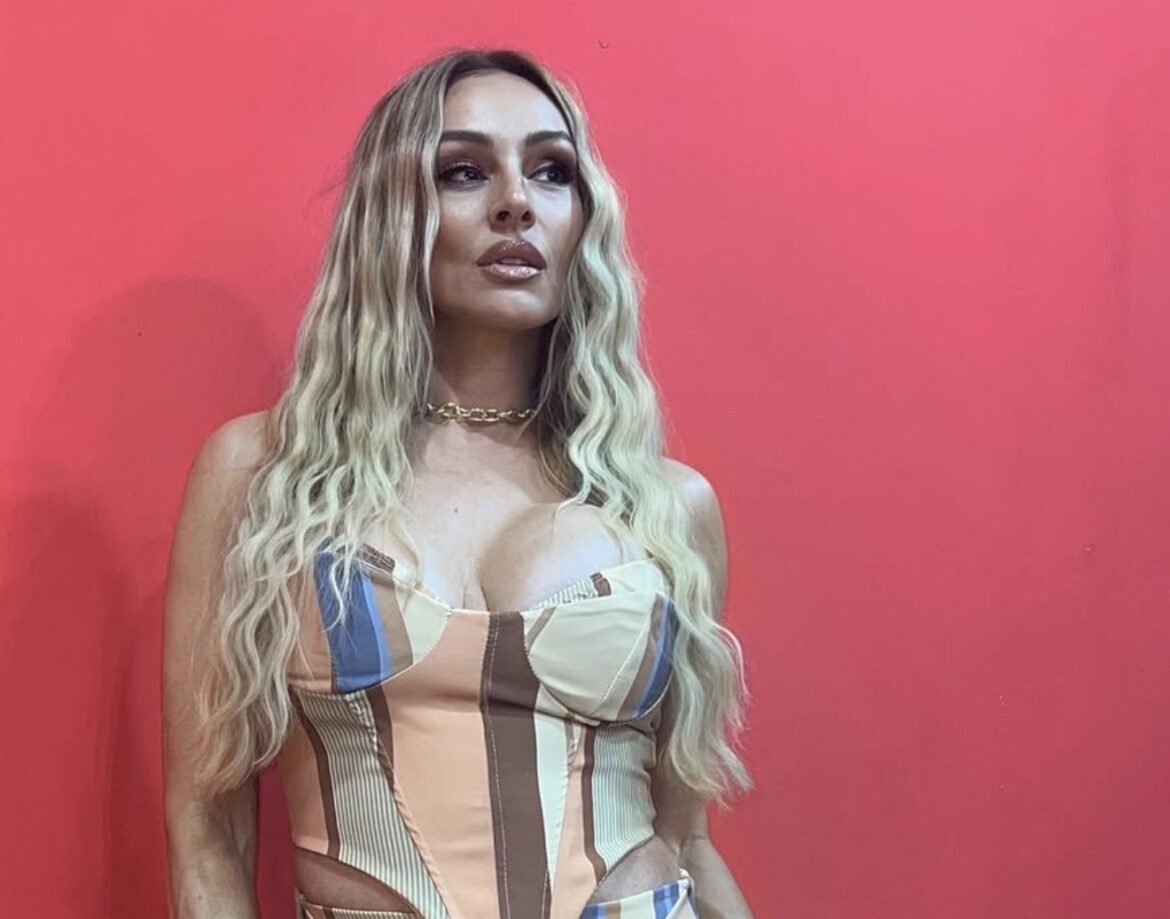 Anabela sa zmijom oko vrata došla na koncert Devedesetih, pa priznala zašto Vesna i Đole Đogani ne nastupaju