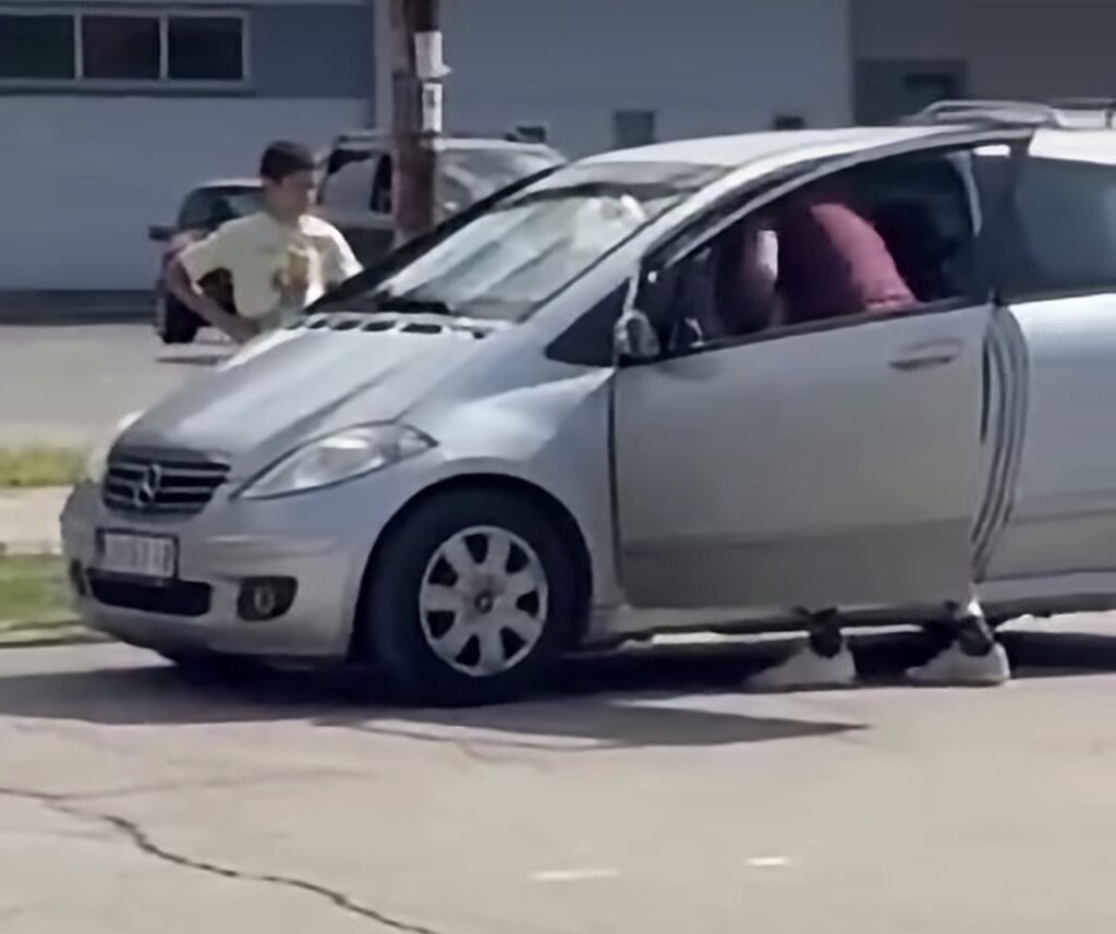 OVAKO JE MUŠKARAC TUKAO DETE NA PARKINGU U KRUŠEVCU: Zatvorio&hellip;