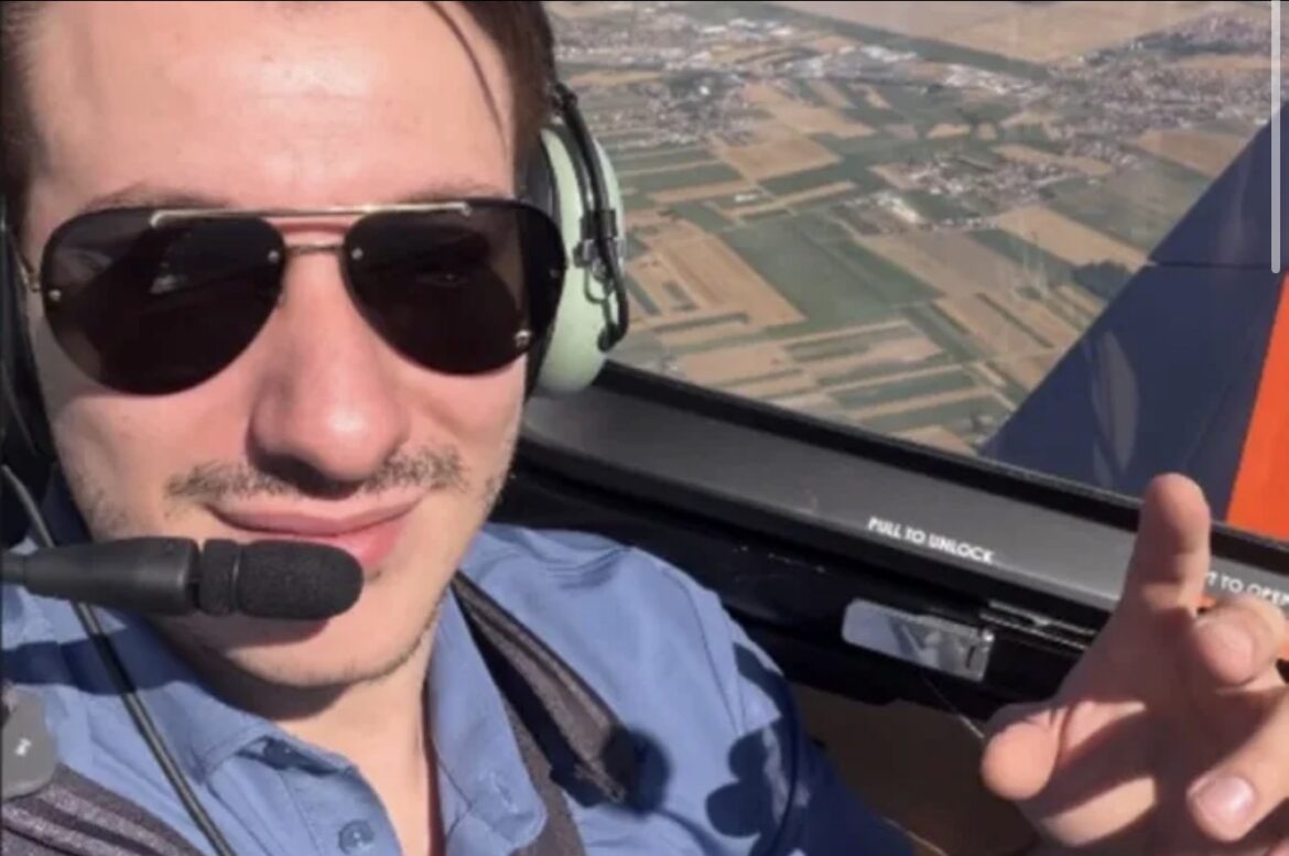 Muki provozao privatni avion, pa zapevao Kebinu pesmu: Tanjin kolega ostao šokiran, sve javno podelio