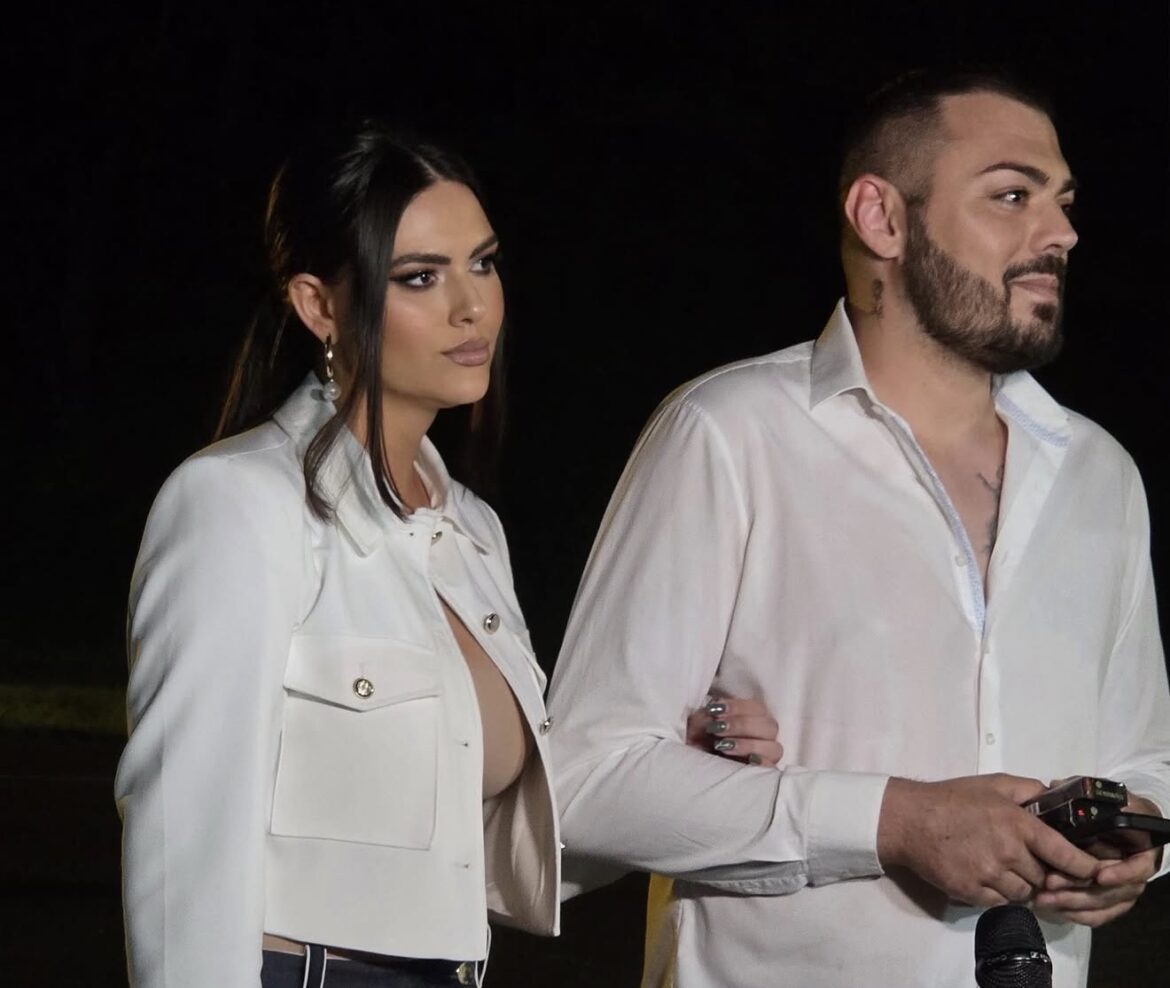 “Sluga tvoje te sluša”: Žena Slobe Vasića ovde traži mir nakon skandala i prevare pevača: On napustio dom
