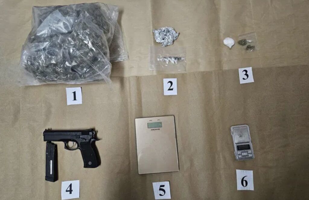 ZAPLENA DROGE I ORUŽJA U PANČEVU: Uhapšeni mladići (17 i&hellip;
