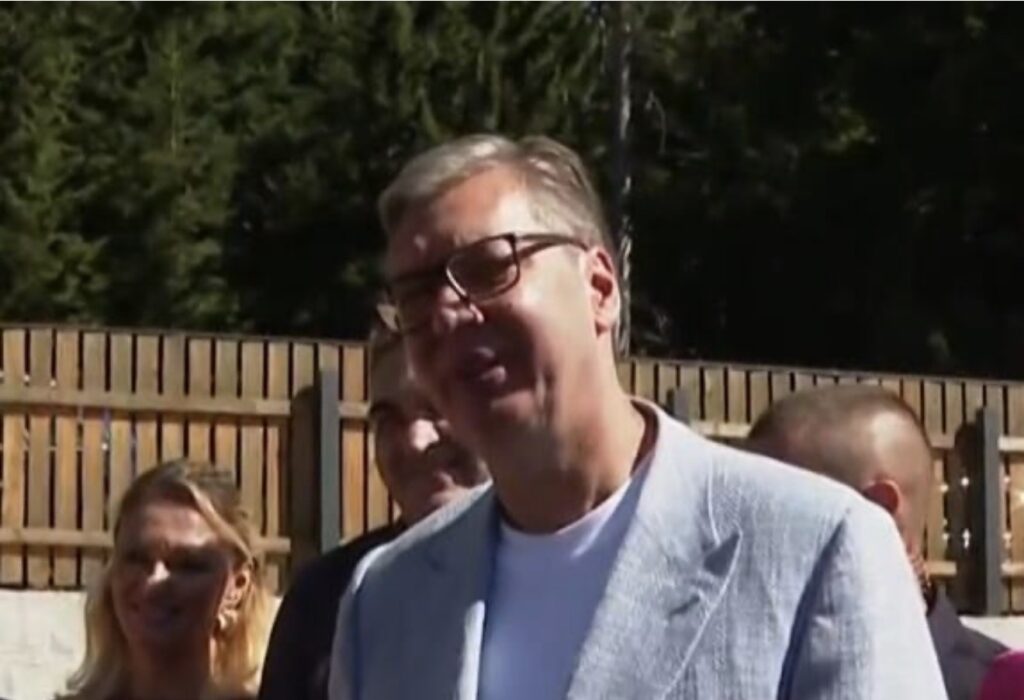 Trubači dočekali Vučića u Lučanima: Najavio velike investicije u Dragačevu