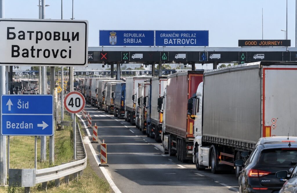 Kamioni na Batrovcima čekaju pet sati na izlaz: Vozači upozoreni&hellip;
