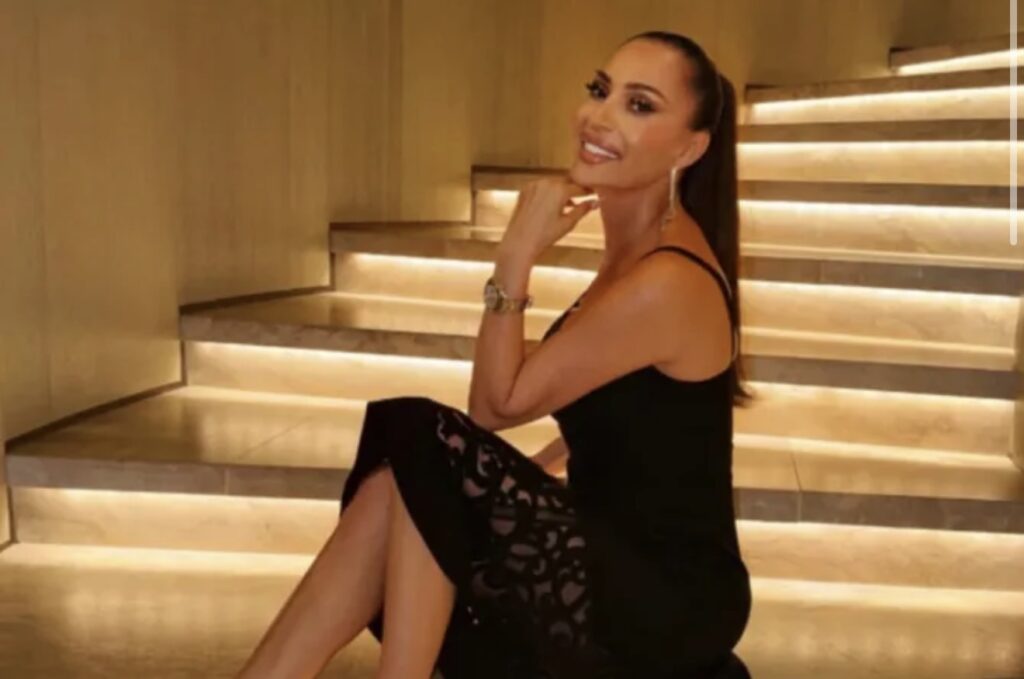 Ceca u papreno skupom stajlingu na venčanju! Oduzima dah u&hellip;