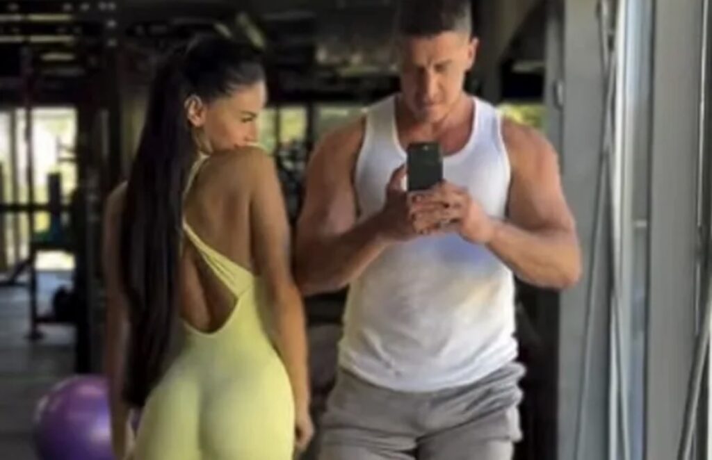 Bicepsi, gluteus…sve istrenirano i izvajano u fulu! David sa ženom&hellip;