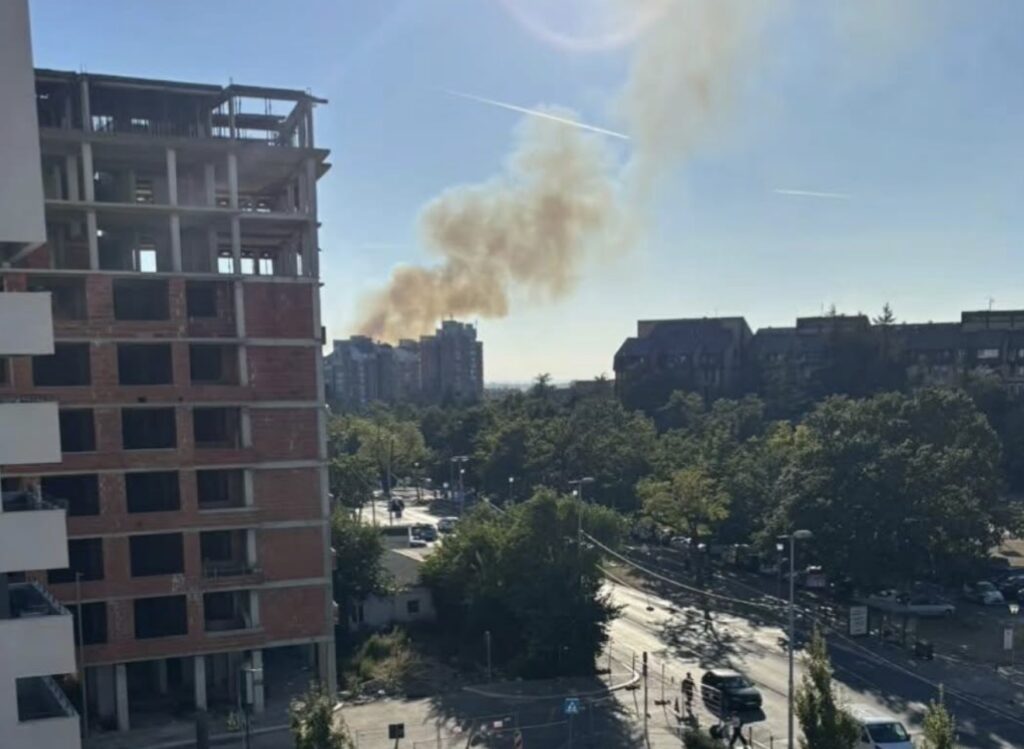 GUSTI DIM SE ŠIRI NAD BEOGRADOM! Stravičan požar izbio na&hellip;
