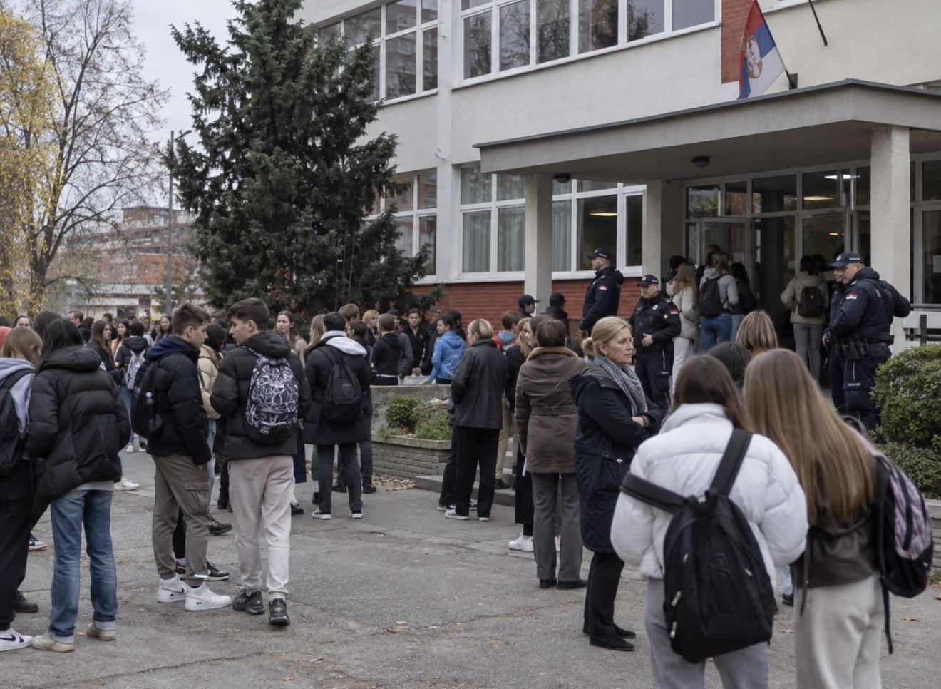 Evakuisana škola u Novom Sadu