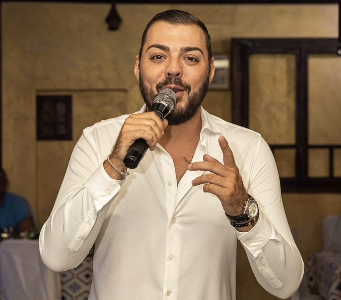 „Radi ono ono za šta te je Bog stvorio“ Sloba Vasić se oglasio nakon slike u mantiji: Evo za šta se opredelio