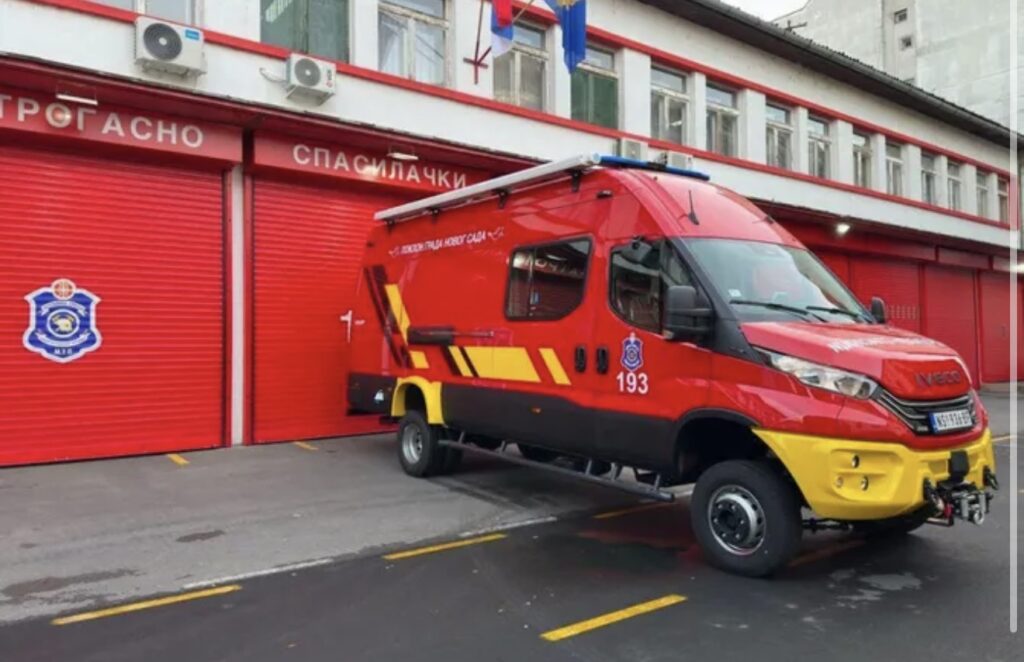 Vatrogasno-spasilački bataljon Novi Sad dobio novo komandno-logističko vozilo