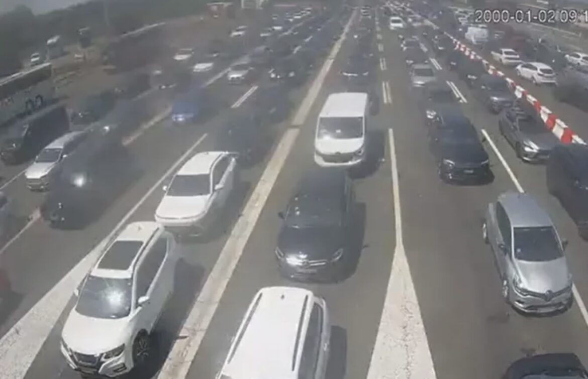 AGONIJA NA BAJAKOVU! „Šikaniranje na jako, čekamo 6 sati“: Hrvati otvorili samo dve trake, kolone kilometarske