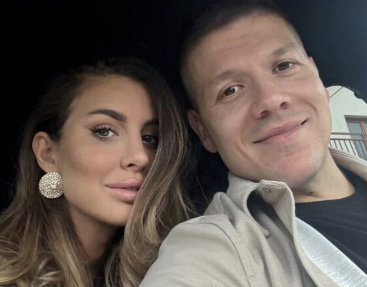 JELENA RADANOVIĆ OBJAVILA FOTOGRAFIJU SA SLOBOM I SVE ZAINTRIGIRALA: Sreća ne postoji! Njena poruka pokrenula lavinu reakcija