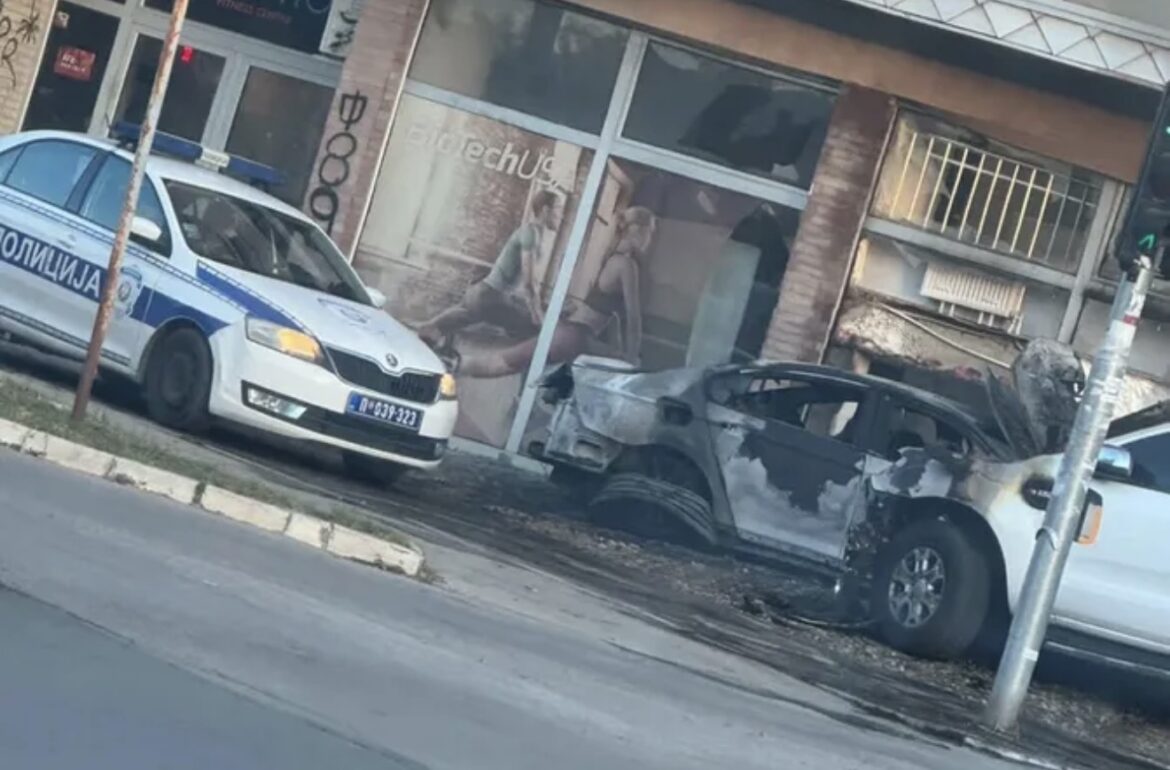PIROMAN PRED PONOĆ SEJAO STRAH? Zapaljena tri vozila u Novom Sadu, eksplozija i plamen oštetili zgradu!