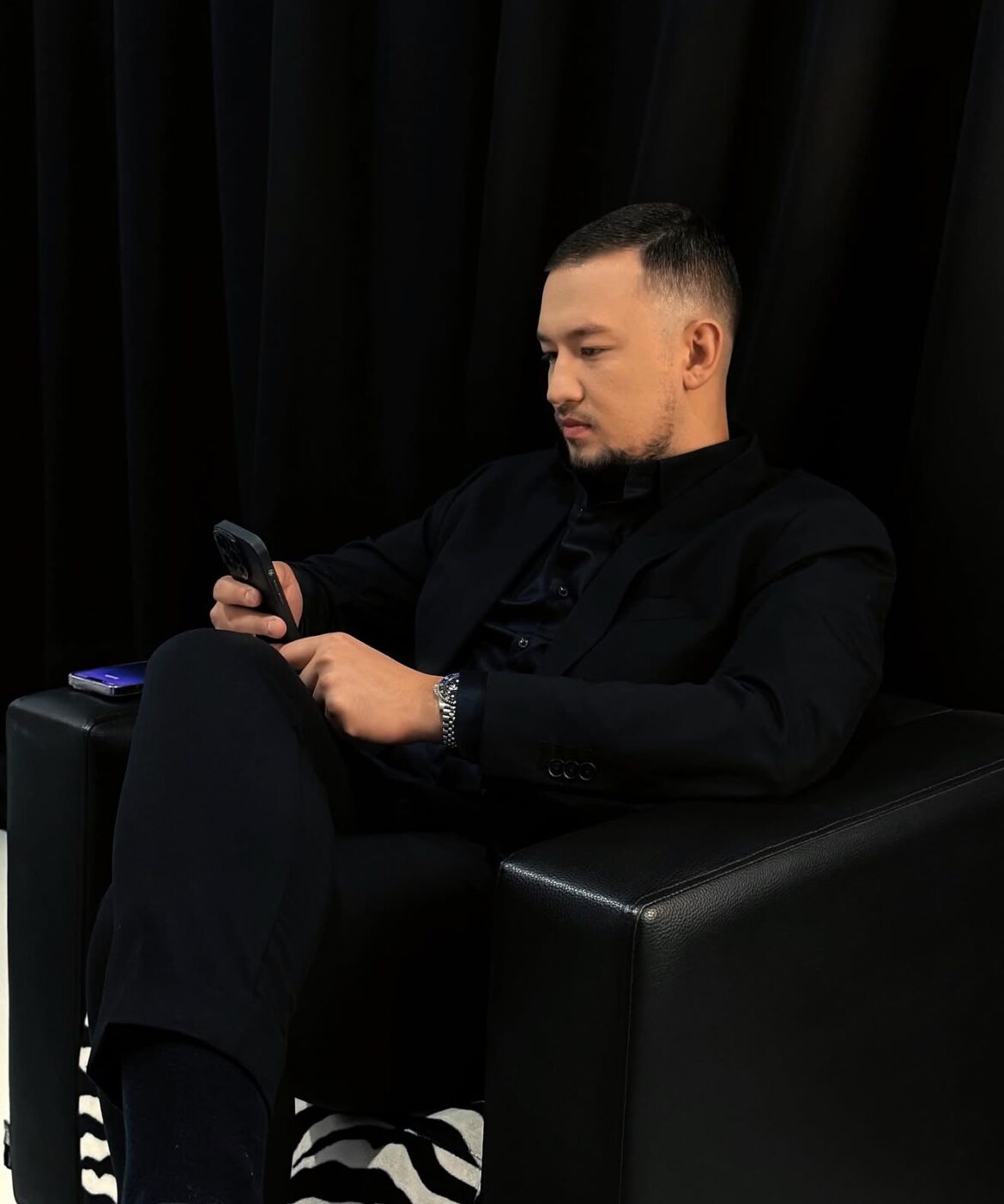 „Iznervirao sam se, kako bi bilo da gađam publiku“ Uroš Živković o incidentu, pa o pijanstvima sa koleginicama