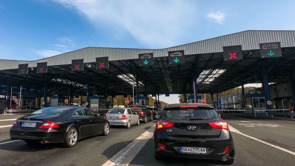 Kamioni na Batrovcima čekaju 4 sata, na putničkim terminalima bez&hellip;